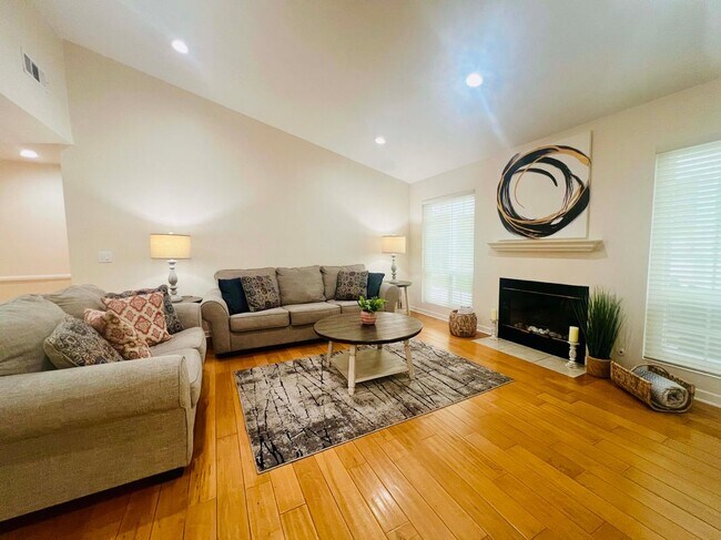 Foto del edificio - 5309 Lockhurst Dr