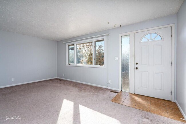 Living room - 1810 Syringa St
