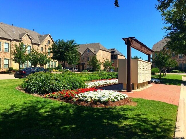 Building Photo - 5745 Knox Dr