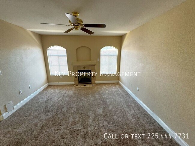 Foto del edificio - COZY 2 BEDROOM, 2 BATH CONDO W/ EASY FREEW...