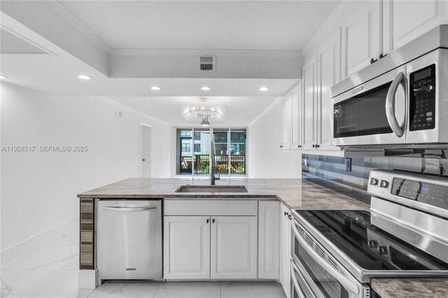 Building Photo - 12 Royal Palm Way