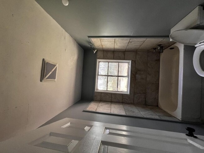 Photo - 202 Sheppard Rd House