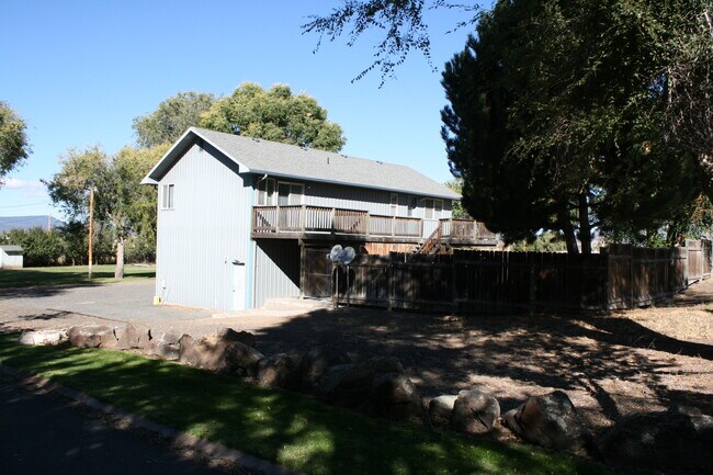 Foto del edificio - 9377 Tingley Ln