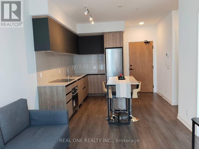 Photo du bâtiment - 7950-7950 Bathurst St
