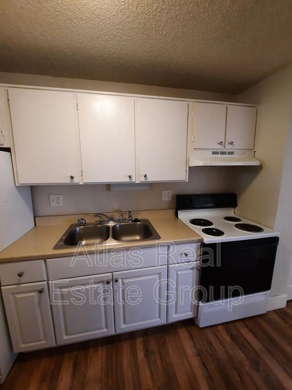 Building Photo - 4510 W St Clair Pl