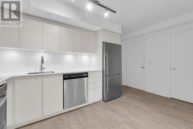 Building Photo - 5 Mabelle Ave