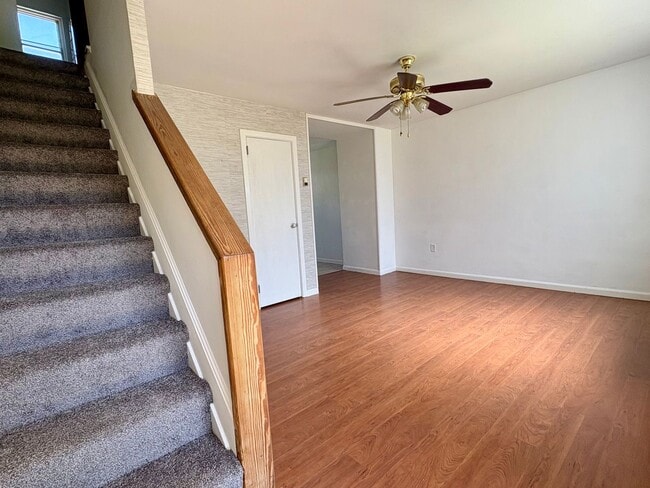 Building Photo - 2 Bedroom 1 Bathroom Townhome Available in Lancaster!