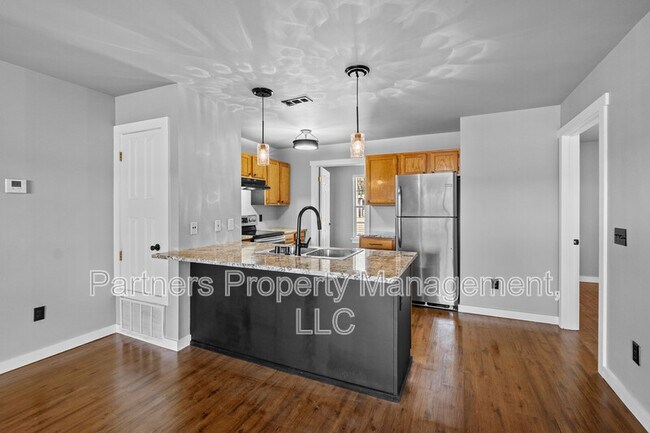 Building Photo - 825 N Leverett Ave