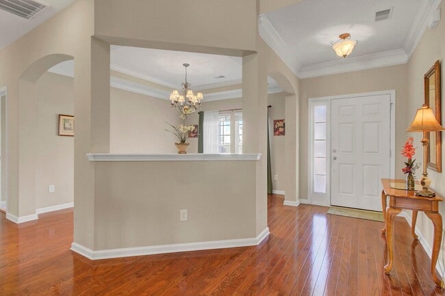 Building Photo - 160 Mayfield Dr