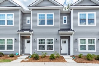 Building Photo - 302 Twin Rivers Dr