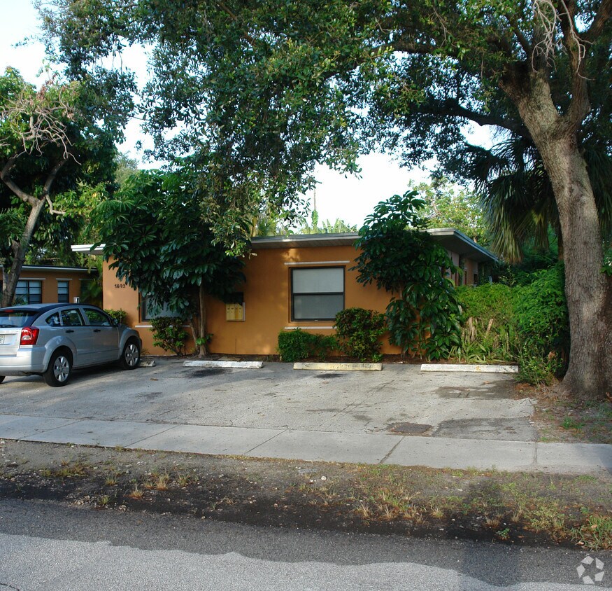 Building Photo - 1843-1847 SE 1st Ave