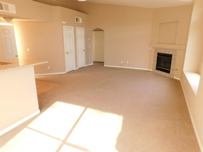 Foto del edificio - 2 Bed/2 Bath in Guard Gated Painted Desert