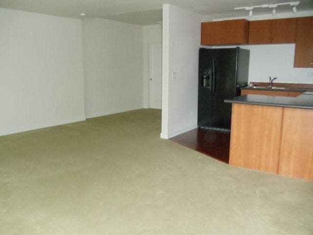 Building Photo - 0 bedroom in Seattle WA 98115