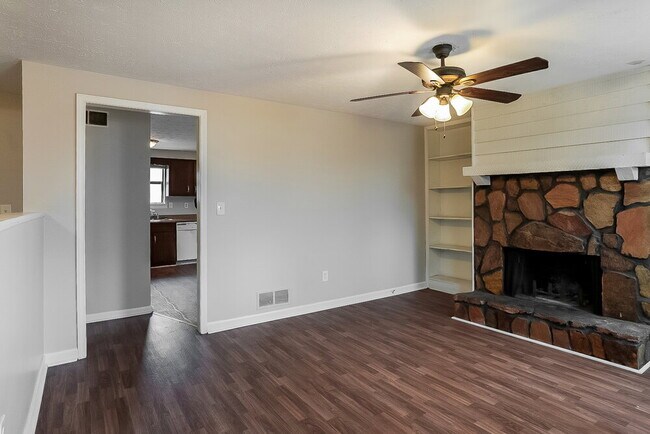 Building Photo - 5840 Pair Ct