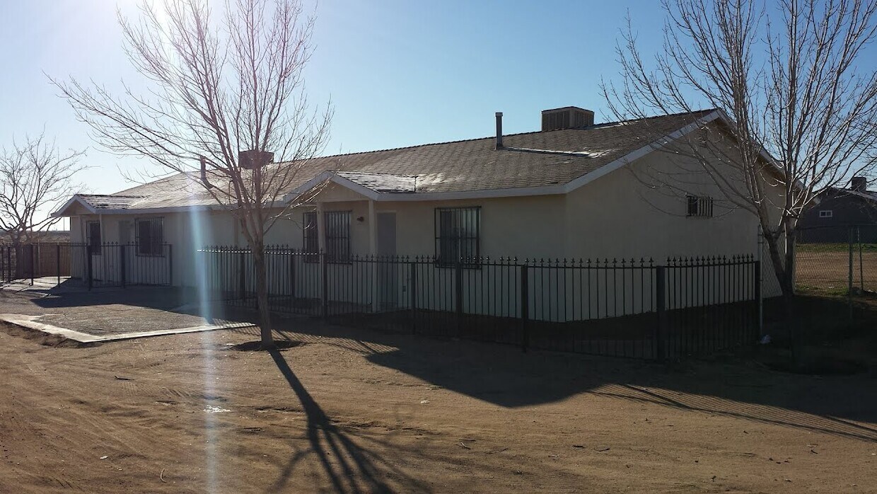 Foto principal - 16506 Lilac Rd