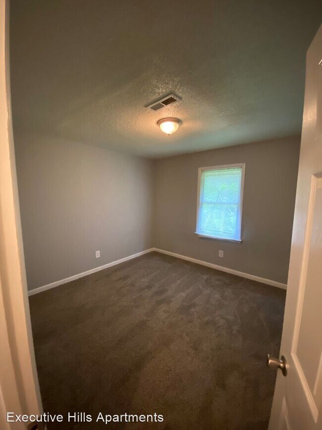 Foto del edificio - 4512 Bonnell Dr NW