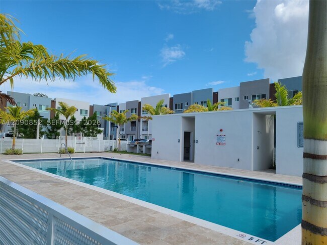 Foto del edificio - 2555 NE 193rd St