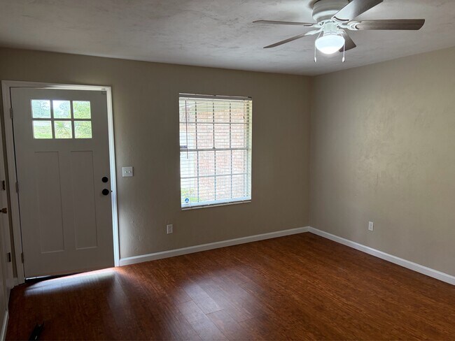 Foto del edificio - 4201 Woodhill Ct