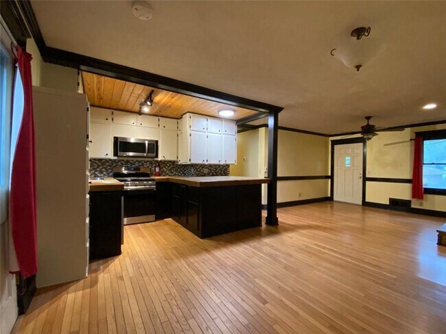 Building Photo - 808 Cherokee Ave