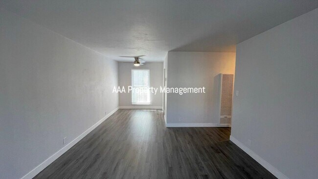 Foto del edificio - Concord Beautiful remodeled 1 bedroom 1 bath condo! Central location