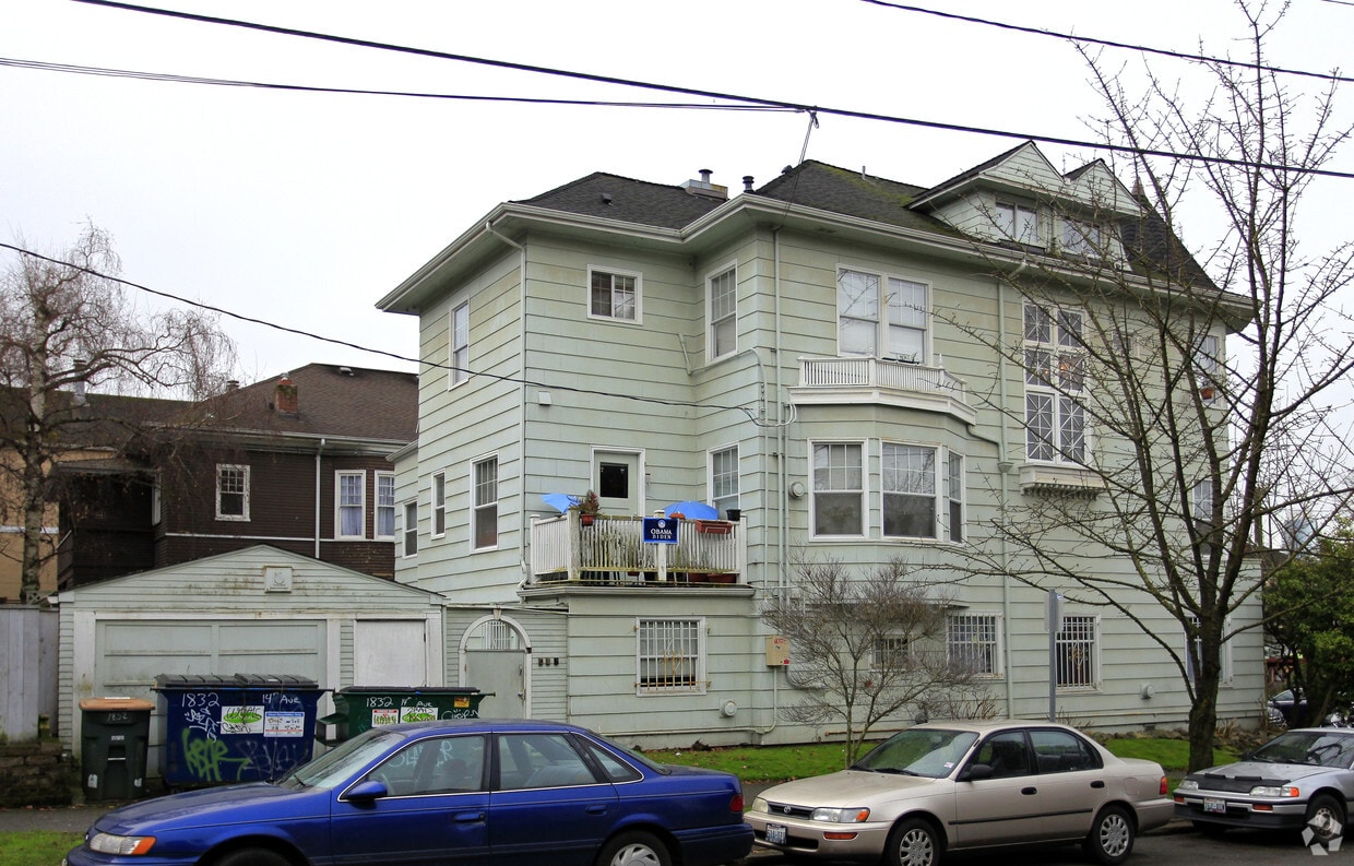 Building Photo - The Victoria Apartments