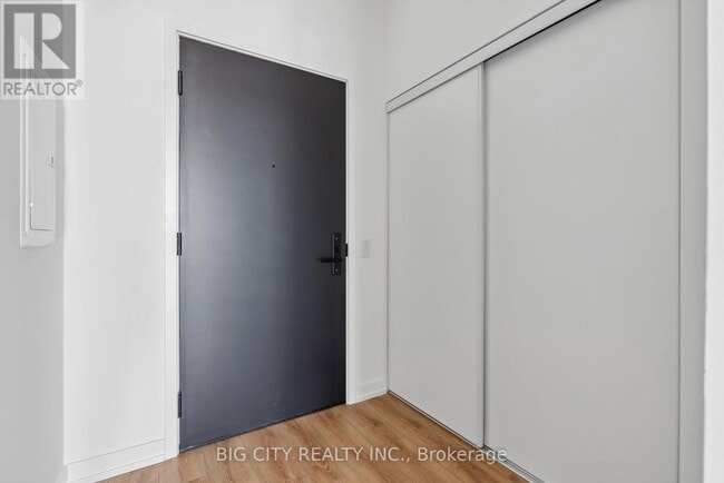 Photo du bâtiment - 500-500 Dupont St