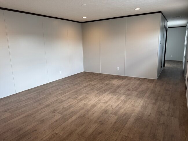 Building Photo - 135 Prairie Dr