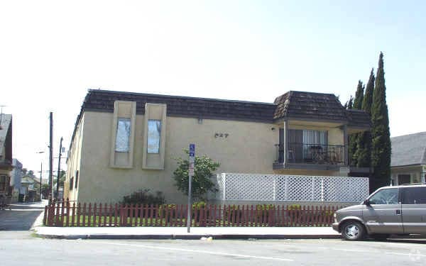 Building Photo - 927 Chestnut Ave