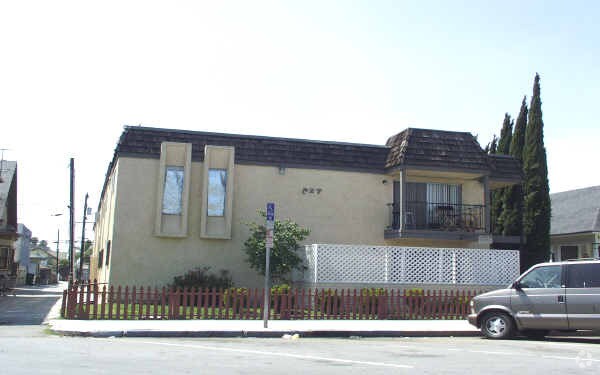 Foto del edificio - 927 Chestnut Ave