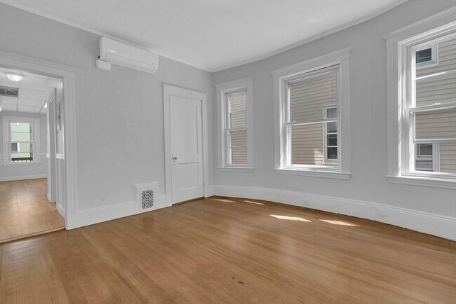 Building Photo - 742 Bennington St