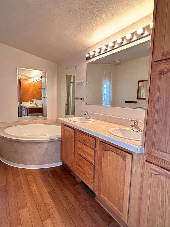 Building Photo - 3 Bedrooms | 2 Bath Home in The Dalles, OR