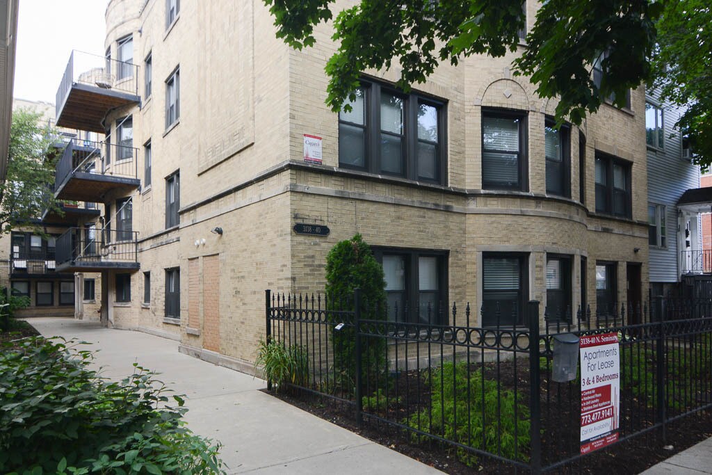 Primary Photo - 3138 N Seminary Ave