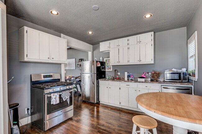 Kitchen - 317 S Duncan St