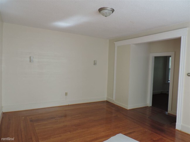 Foto del edificio - 3 br, 1 bath Duplex - 320 Howard Ave Fl 2