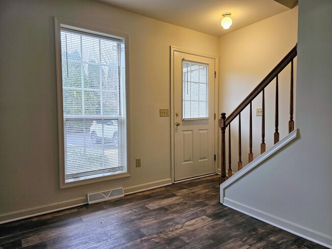 Building Photo - 256 Morgan Dr