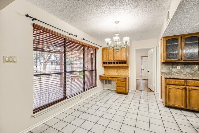 Foto del edificio - Back yard perfect for entertaining!