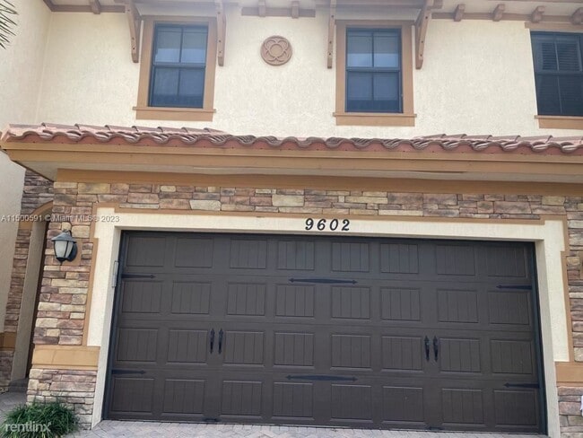 Building Photo - 3 br, 2.5 bath House - 9602 Town Parc Cir S