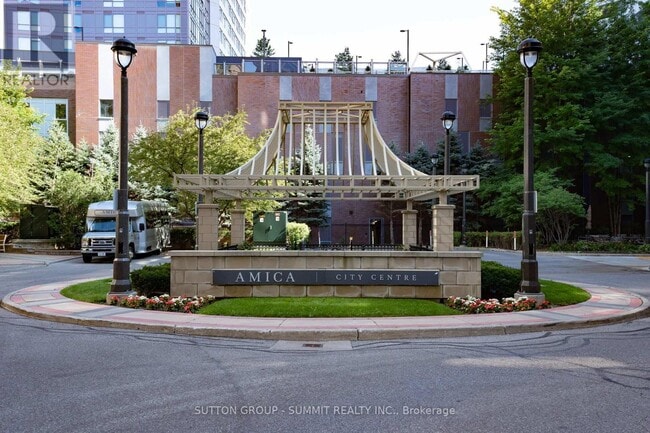 Building Photo - 350-350 Princess Royal Dr