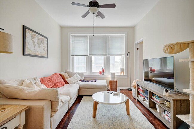 Foto del edificio - 2246 W Armitage Ave