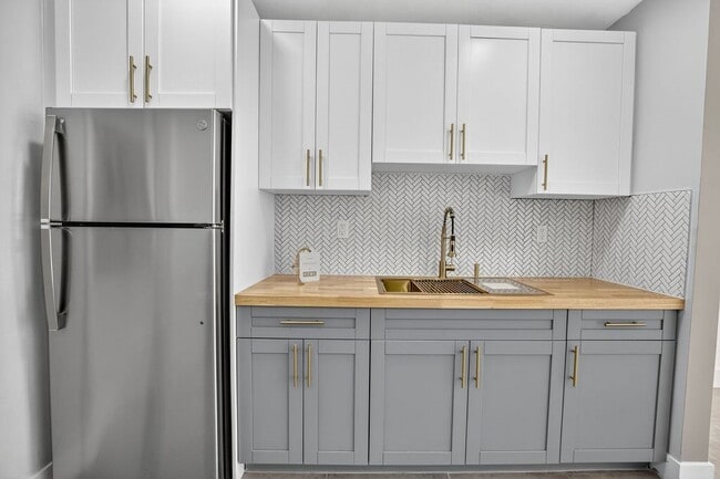 Building Photo - 642 SW 11th St