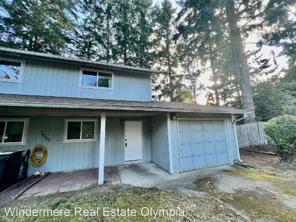 2 br, 1.5 bath House 1605 16th Ct SE Unit B House Rental in Lacey