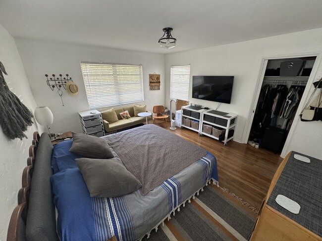 Foto del edificio - 645 NE 72nd St