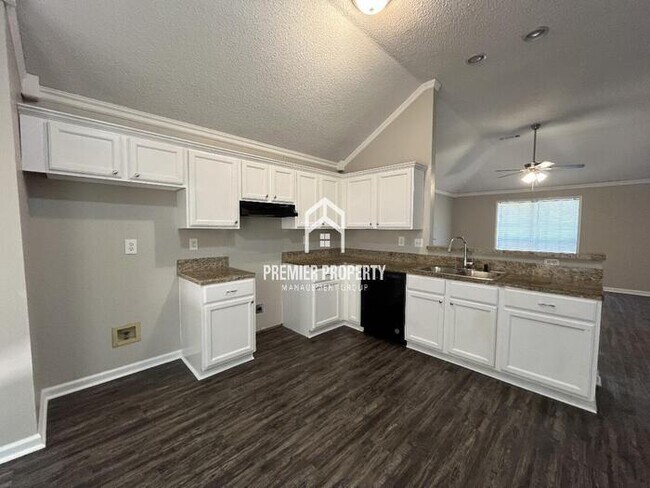 Building Photo - 9970 Woodland Bend Cove