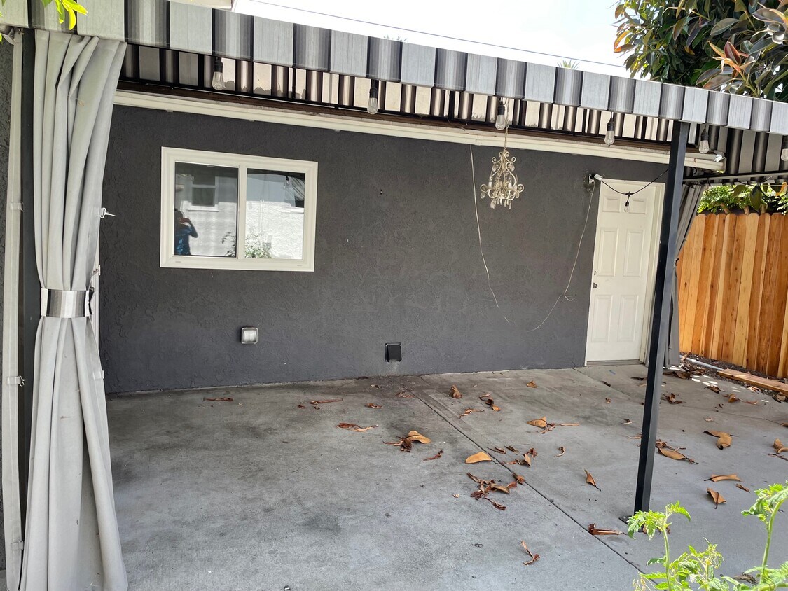 front - 2325 Walgrove Ave