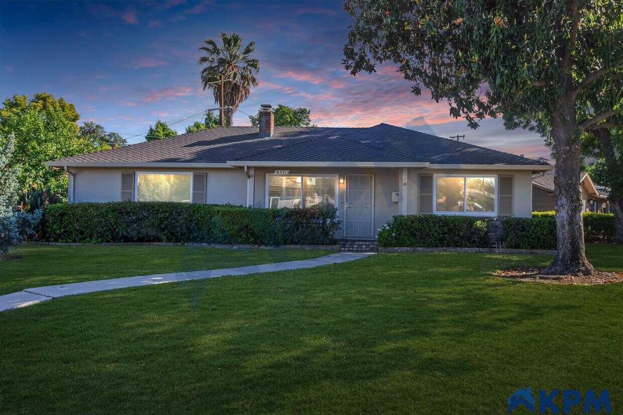 Primary Photo - Adorable 3 Bedroom 1 Bath Lincoln Village ...