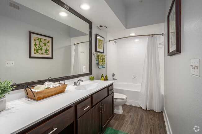 1BR, 1BA - 770SF - 2828 Royal Oaks (new)