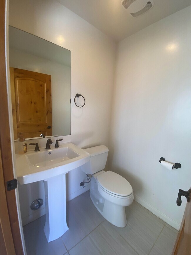 guest bath downstairs - 356 La Presa Ave