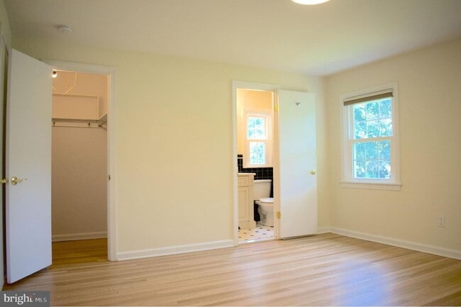 Building Photo - 414 Warren Rd