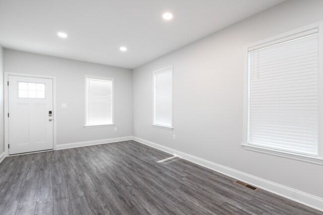 Foto del edificio - 9302 Fullerdale Ave