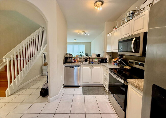 Foto del edificio - 5560 NW 107th Ave